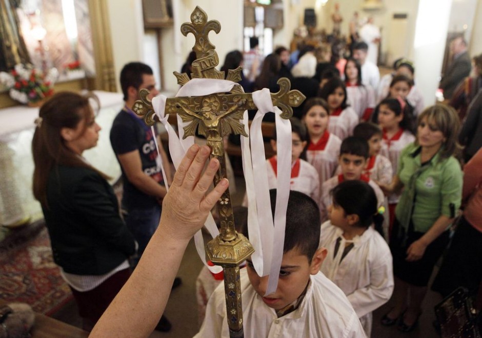 Cristianos iraquíes en misa.