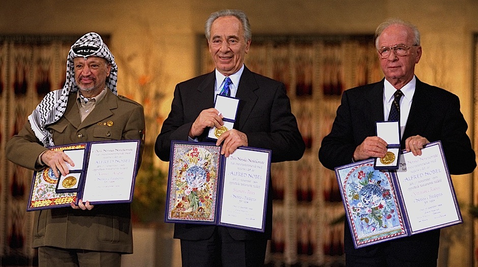 Simón Peres, en la ceremonia de entrega del Nobel de la Paz 1994.