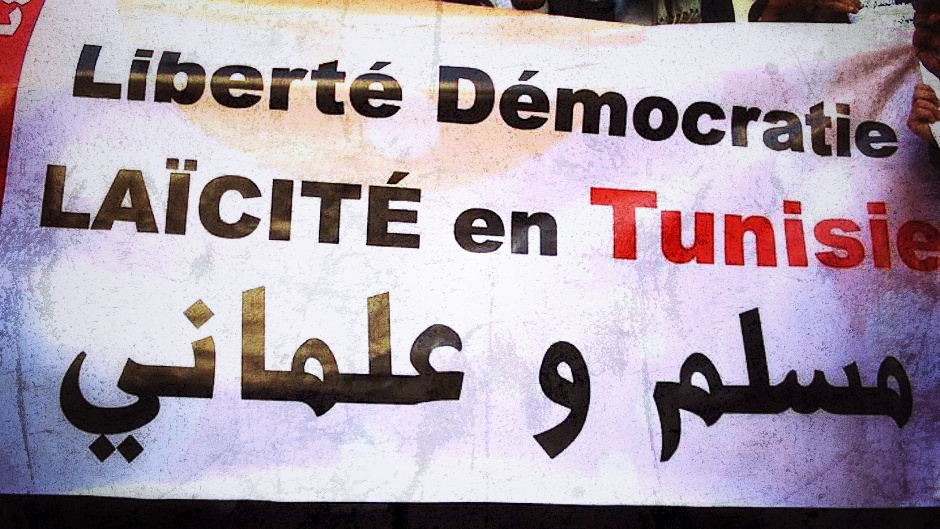 "Libertad, democracia y laicidad en Túnez", reza esta pancarta.