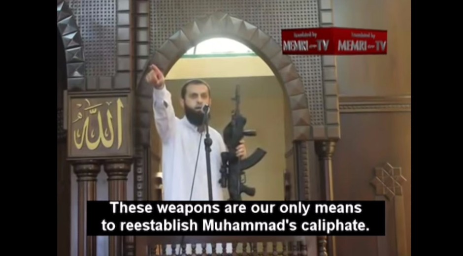 El terrorista Iyad Abu Funun, dando un sermón en una mezquita de Gaza.