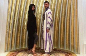 Selena Gómez en la Gran Mezquita de Abu Dhabi.