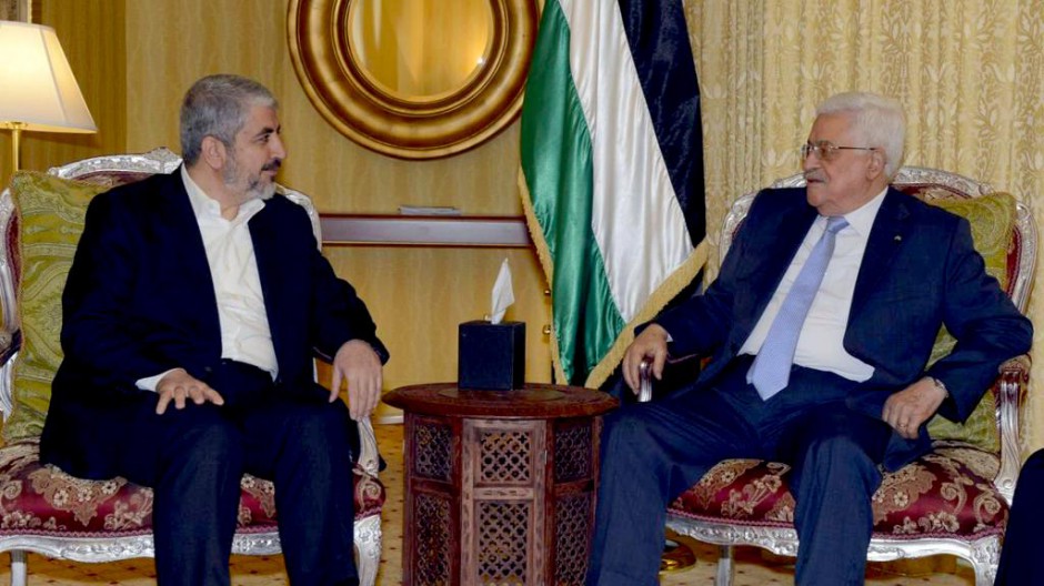Mahmud Abás, presidente de la Autoridad Palestina, y el líder de Hamás, Jaled Meshal