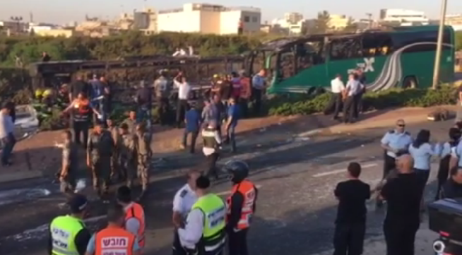 Atentado contra un bus de la línea 12 de Jerusalén, 18 ABR 16.