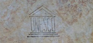 Cartel de la UNESCO, patrimonio de la humanidad.