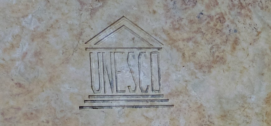 Cartel de la UNESCO, patrimonio de la humanidad.