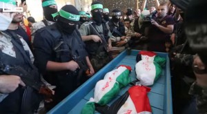 Terroristas de Hamás, en el funeral de los niños de la familia Abu Hindi (7 MAY 16).