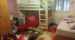 Estado en que quedó la habitación de la niña israelí Halel Yafa tras el ataque terrorista palestino que le costó la vida (30 JUN 16).