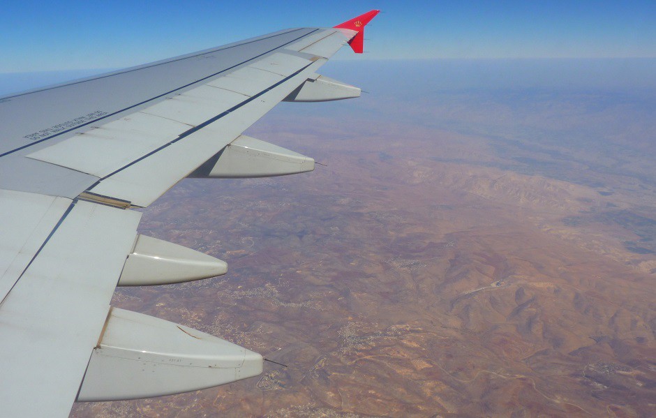 Jordania a vista de pájaro, desde el ala de un avión.