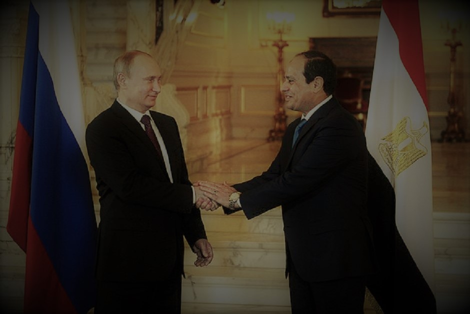 Banderas de Rusia y Egipto, con sus presidentes
