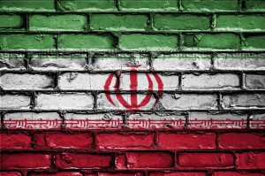 Bandera de Irán con muro de ladrillo