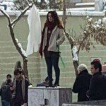 Irán: acusada de «alentar la inmoralidad o la prostitución» por quitarse el velo